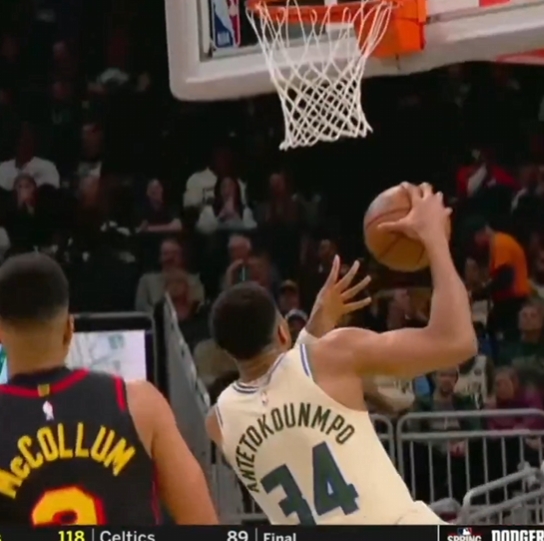 kaiyun-对篮筐XXX😅帕金斯虎狼之词描述字母哥突破 惹美女主持无奈